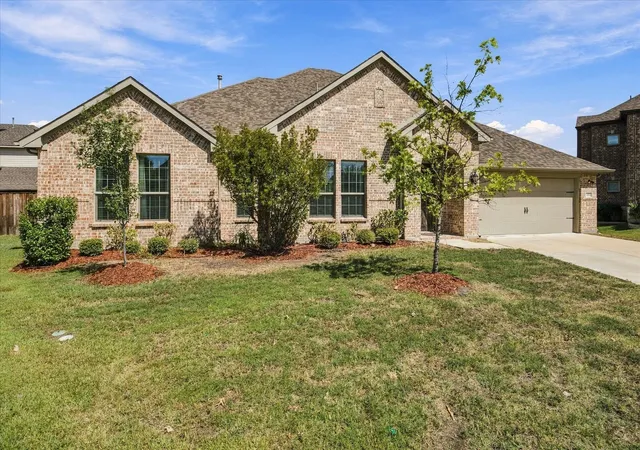 Photo 2 of Single family home for sale at 1001 Blue Heron Ct, Forney, TX 75126 | MLS# 21388211 | Listing updated on 2026-09-23