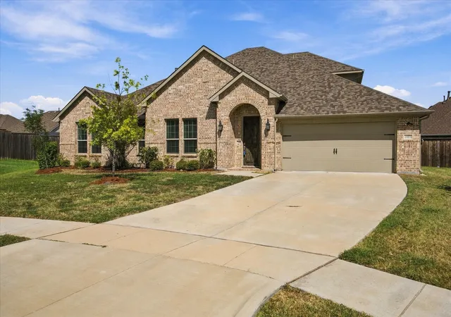Photo 3 of Single family home for sale at 1001 Blue Heron Ct, Forney, TX 75126 | MLS# 21388211 | Listing updated on 2026-09-23