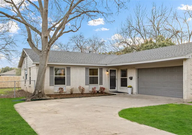 Photo 2 of Single family home for sale at 609 Cambridge Dr, Richardson, TX 75080 | MLS# 21393064 | Listing updated on 2026-10-07