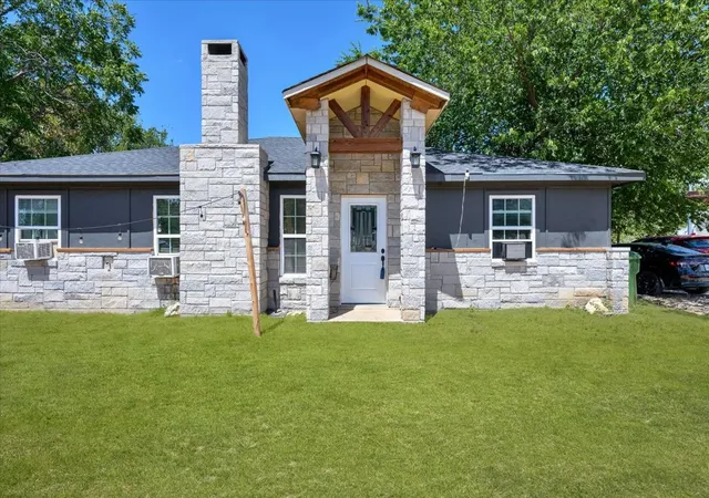 Photo 1 of Single family home for sale at 4506 Garden View Dr, Granbury, TX 76049 | MLS# 21374349 | Listing updated on 2026-09-23