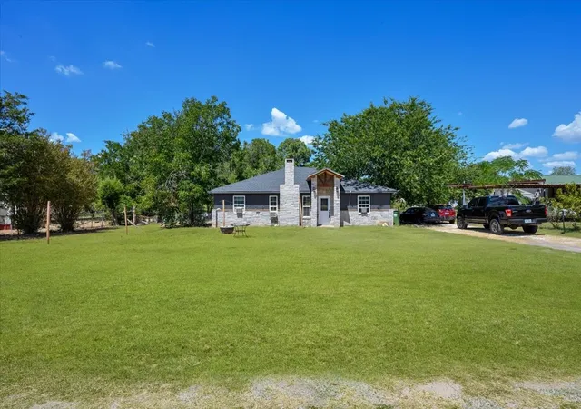 Photo 3 of Single family home for sale at 4506 Garden View Dr, Granbury, TX 76049 | MLS# 21374349 | Listing updated on 2026-09-23