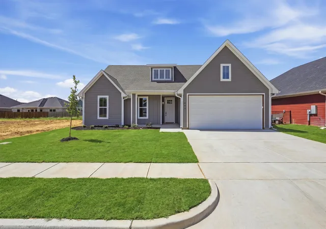 Photo 2 of Single family home for sale at 808 Lavender Ct, Tolar, TX 76476 | MLS# 21392420 | Listing updated on 2026-09-23