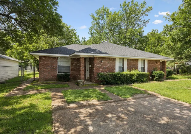 Photo 1 of Multi family home for sale at 1104 E High St, Terrell, TX 75160 | MLS# 21393296 | Listing updated on 2026-09-24