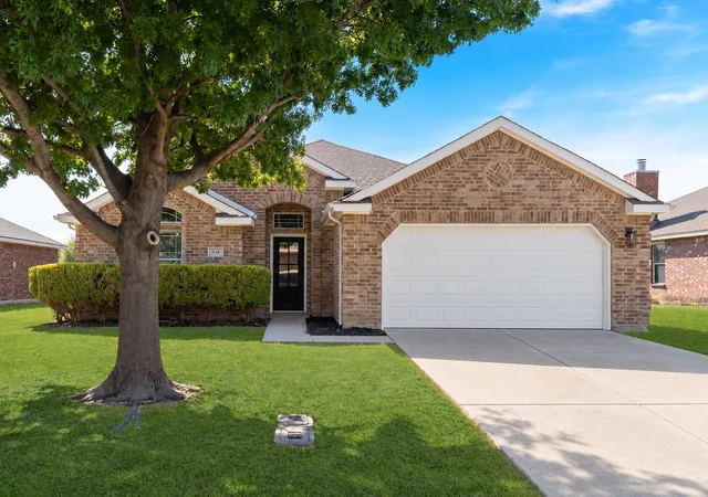 Photo 1 of Sale Pending at 914 Hitchcock Cir, Duncanville, TX 75137 | MLS# 21393430 | Listing updated on 2026-10-05