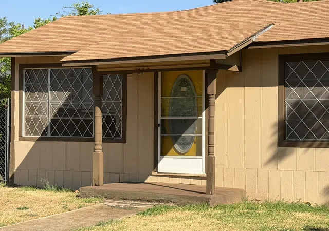 Photo 2 of Single family home for sale at 1410 W 9th Street, Mount Pleasant, TX 75455 | MLS# 21393497 | Listing updated on 2026-09-22