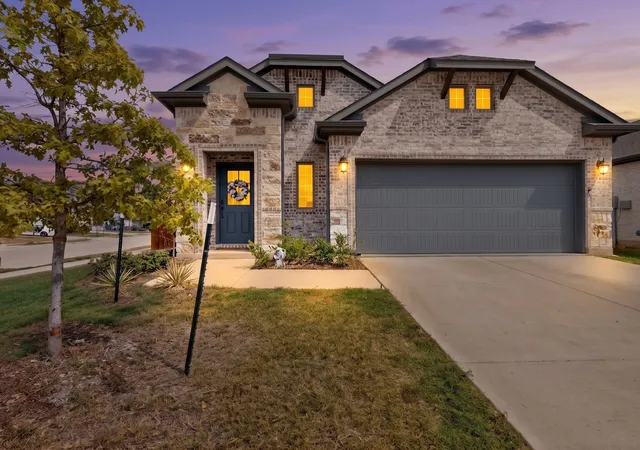 Photo 1 of Single family home for sale at 902 Crested View Pl, Lavon, TX 75166 | MLS# 21392572 | Listing updated on 2026-09-28