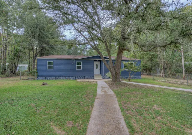 Photo 2 of Single family home for sale at 209 W Jackson Ave, Haughton, LA 71037 | MLS# 21393509 | Listing updated on 2026-09-23
