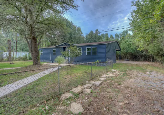 Photo 3 of Single family home for sale at 209 W Jackson Ave, Haughton, LA 71037 | MLS# 21393509 | Listing updated on 2026-09-23