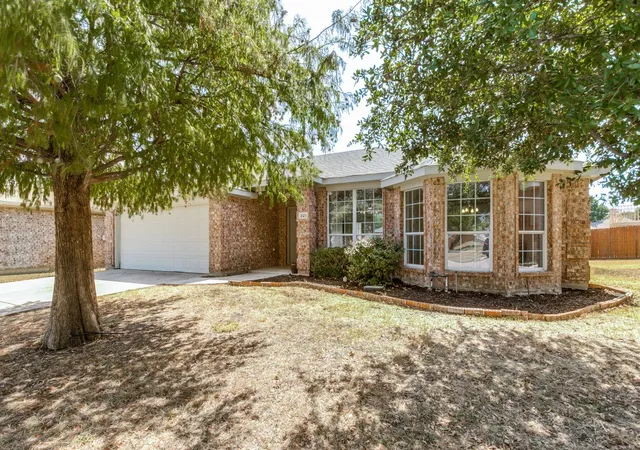 Photo 3 of Single family home for sale at 321 Tripp Trl, Denton, TX 76207 | MLS# 21392784 | Listing updated on 2026-09-26