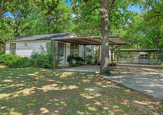 Photo 1 of Single family home for sale at 5325 Trentman St, Fort Worth, TX 76119 | MLS# 21393512 | Listing updated on 2026-10-02