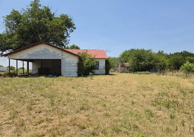 Photo 2 of Single family home for sale at 3482 N Highway 287, Henrietta, TX 76365 | MLS# 21393529 | Listing updated on 2026-09-23