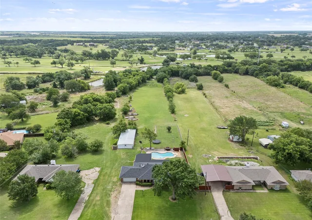 Photo 1 of Single family home for sale at 116 Willow Lake Ln, Crandall, TX 75114 | MLS# 21393523 | Listing updated on 2026-09-23