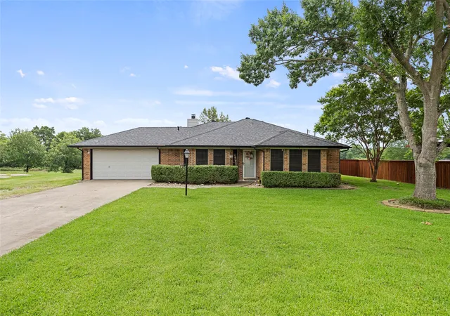 Photo 2 of Single family home for sale at 116 Willow Lake Ln, Crandall, TX 75114 | MLS# 21393523 | Listing updated on 2026-09-23