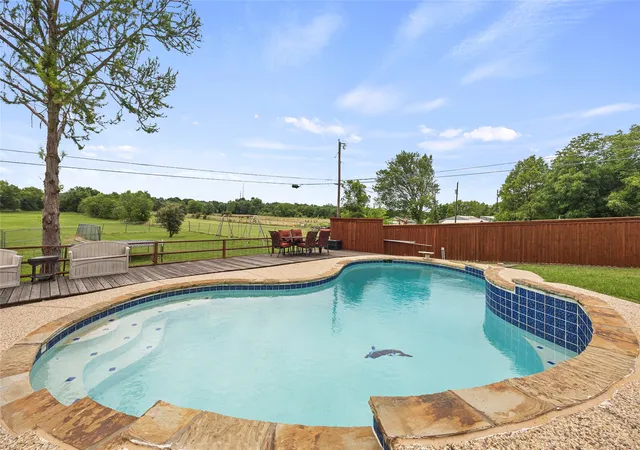 Photo 3 of Single family home for sale at 116 Willow Lake Ln, Crandall, TX 75114 | MLS# 21393523 | Listing updated on 2026-09-23