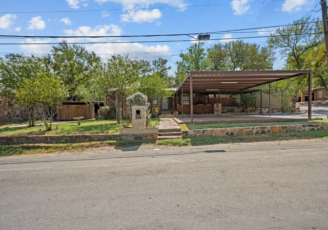 Photo 1 of Single family home for sale at 602 Se 18th Street, Mineral Wells, TX 76067 | MLS# 21389832 | Listing updated on 2026-10-07