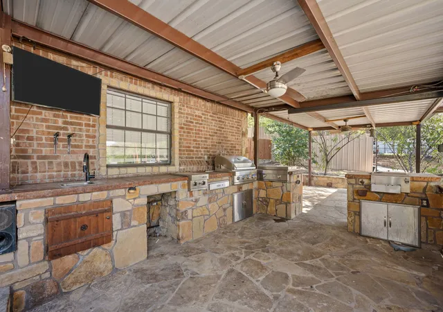 Photo 2 of Single family home for sale at 602 Se 18th Street, Mineral Wells, TX 76067 | MLS# 21389832 | Listing updated on 2026-10-07