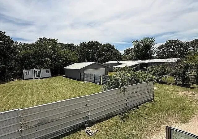 Photo 3 of Manufactured home for sale at 1901 Elm Dr, Kemp, TX 75143 | MLS# 21393533 | Listing updated on 2026-09-23
