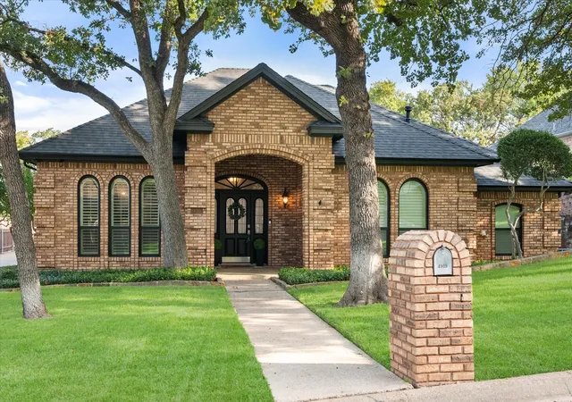 Photo 2 of Single family home for sale at 4909 Rockford Ct, Arlington, TX 76017 | MLS# 21383684 | Listing updated on 2026-10-06