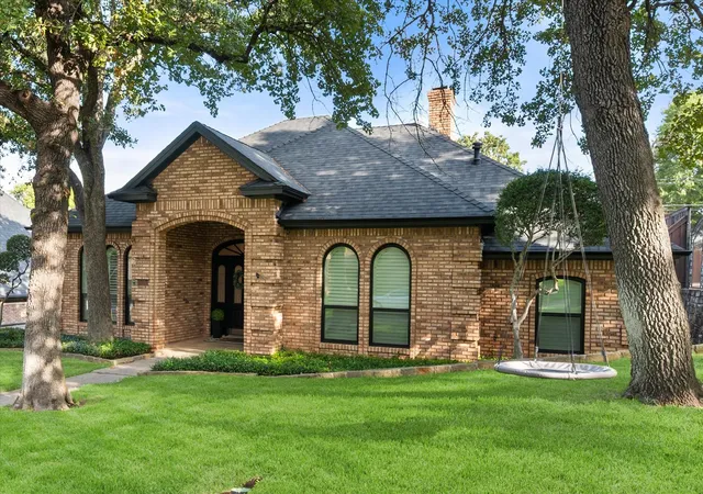 Photo 3 of Single family home for sale at 4909 Rockford Ct, Arlington, TX 76017 | MLS# 21383684 | Listing updated on 2026-10-06