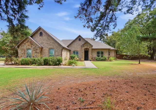 Single family home for sale at 213 County Rd 2321, Mineola, TX 75773 | MLS# 21393285