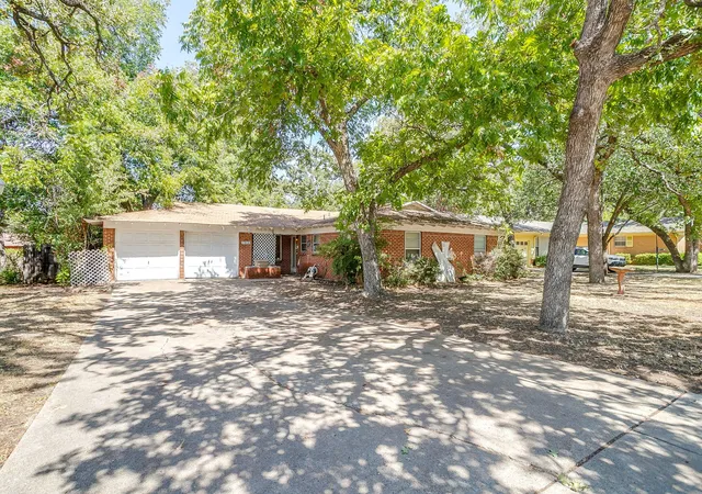 Photo 2 of Single family home for sale at 7205 Robinhood Ln, Fort Worth, TX 76112 | MLS# 21348878 | Listing updated on 2026-10-07