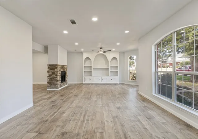 Photo 2 of Single family home for sale at 2107 Meadowview Dr, Corinth, TX 76210 | MLS# 21392544 | Listing updated on 2026-09-24