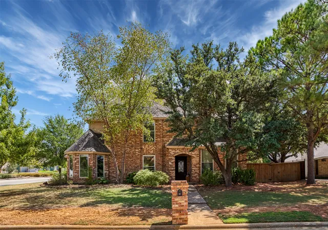 Photo 1 of Single family home for sale at 20 Creekmere Dr, Roanoke, TX 76262 | MLS# 21392862 | Listing updated on 2026-09-27