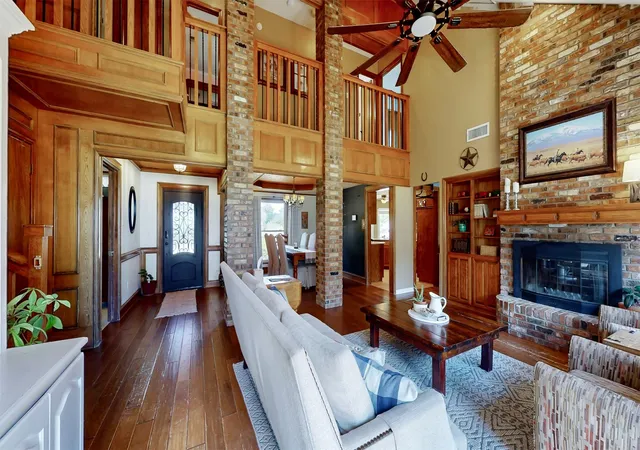 Photo 3 of Single family home for sale at 20 Creekmere Dr, Roanoke, TX 76262 | MLS# 21392862 | Listing updated on 2026-09-27