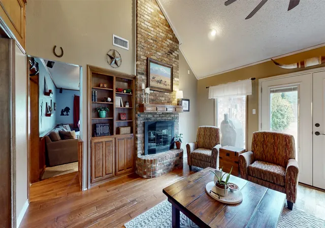 Photo 4 of Single family home for sale at 20 Creekmere Dr, Roanoke, TX 76262 | MLS# 21392862 | Listing updated on 2026-09-27