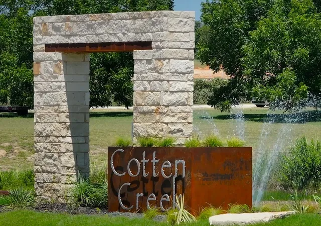Photo 2 of Single family home for sale at 5004 Bluegrass Ln, Azle, TX 76020 | MLS# 21393584 | Listing updated on 2026-09-23