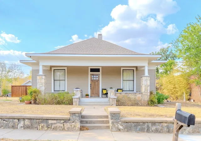 Photo 2 of Single family home for sale at 703 W College St, Stephenville, TX 76401 | MLS# 21389444 | Listing updated on 2026-09-23