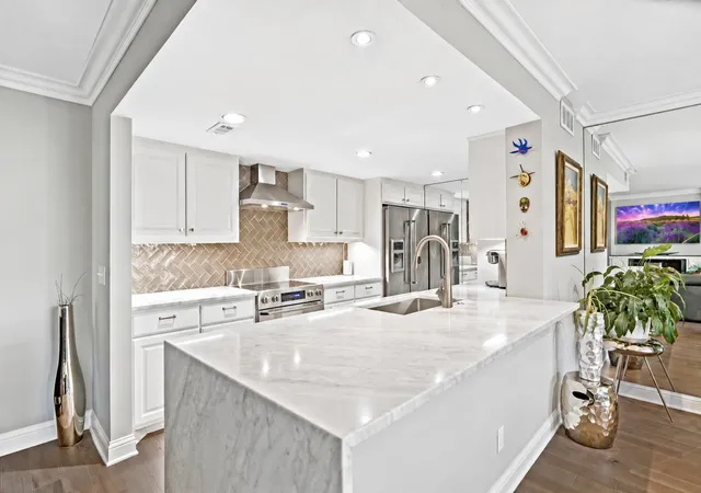 Photo 3 of Condo for sale at 3621 Turtle Crk Blvd #2D, Dallas, TX 75219 | MLS# 21393612 | Listing updated on 2026-09-30