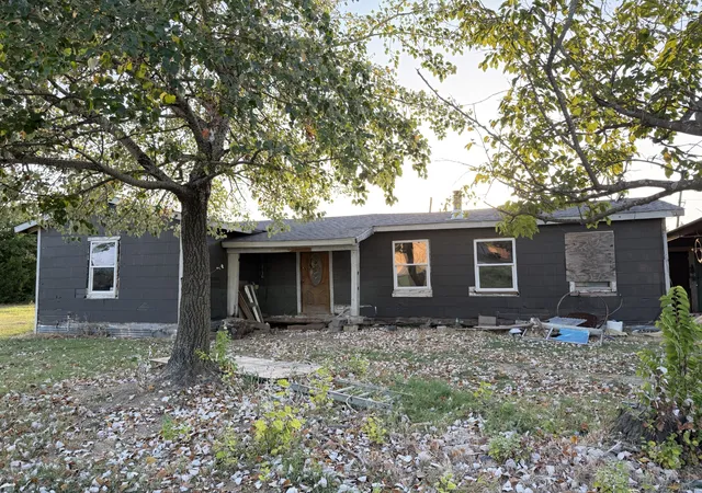 Photo 2 of Single family home for sale at 803 N Us Hwy 69, Celeste, TX 75423 | MLS# 21393576 | Listing updated on 2026-09-30