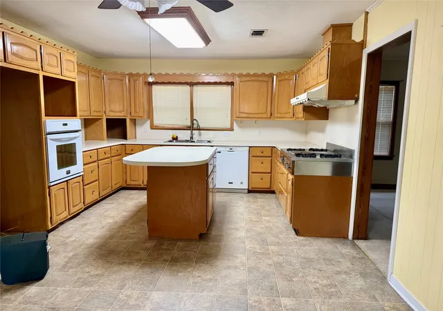 Photo 3 of Single family home for sale at 316 S Erath St, Iredell, TX 76649 | MLS# 21391001 | Listing updated on 2026-09-23