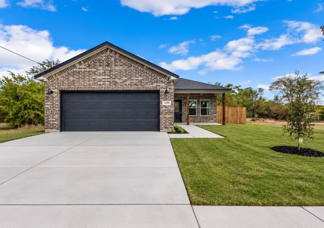 Photo 1 of Single family home for sale at 4410 Hamilton Ave, Dallas, TX 75210 | MLS# 21393628 | Listing updated on 2026-10-09