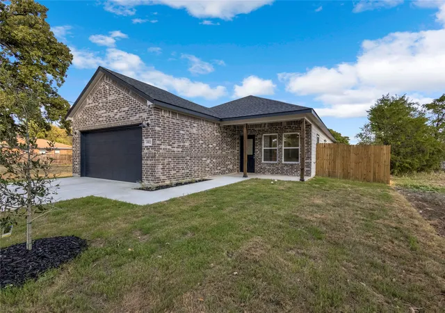 Photo 2 of Single family home for sale at 4410 Hamilton Ave, Dallas, TX 75210 | MLS# 21393628 | Listing updated on 2026-10-09