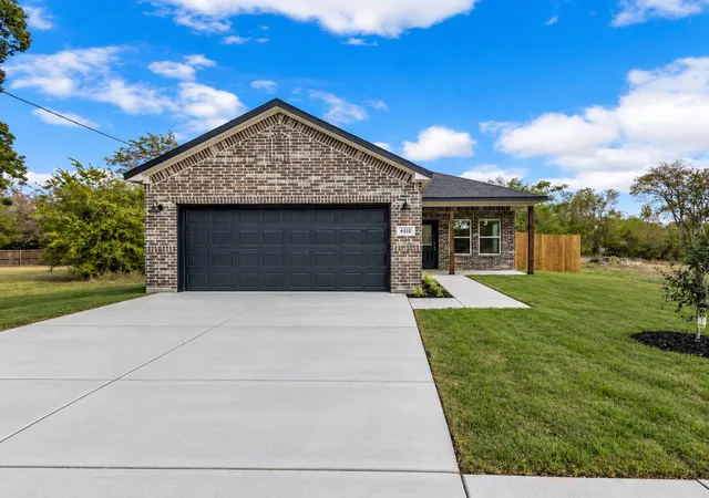 Photo 3 of Single family home for sale at 4410 Hamilton Ave, Dallas, TX 75210 | MLS# 21393628 | Listing updated on 2026-10-09