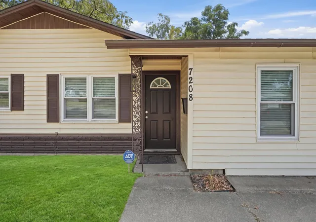 Photo 1 of Single family home for sale at 7208 Van Natta Ln, Fort Worth, TX 76112 | MLS# 21393324 | Listing updated on 2026-09-29
