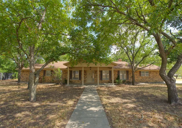 Photo 1 of Single family home for sale at 697 N Fm 373, Muenster, TX 76252 | MLS# 21390437 | Listing updated on 2026-09-25