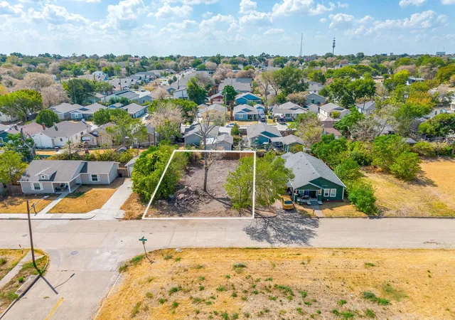 Land for sale at 922 E Oleander St, Fort Worth, TX 76104 | MLS# 21393704