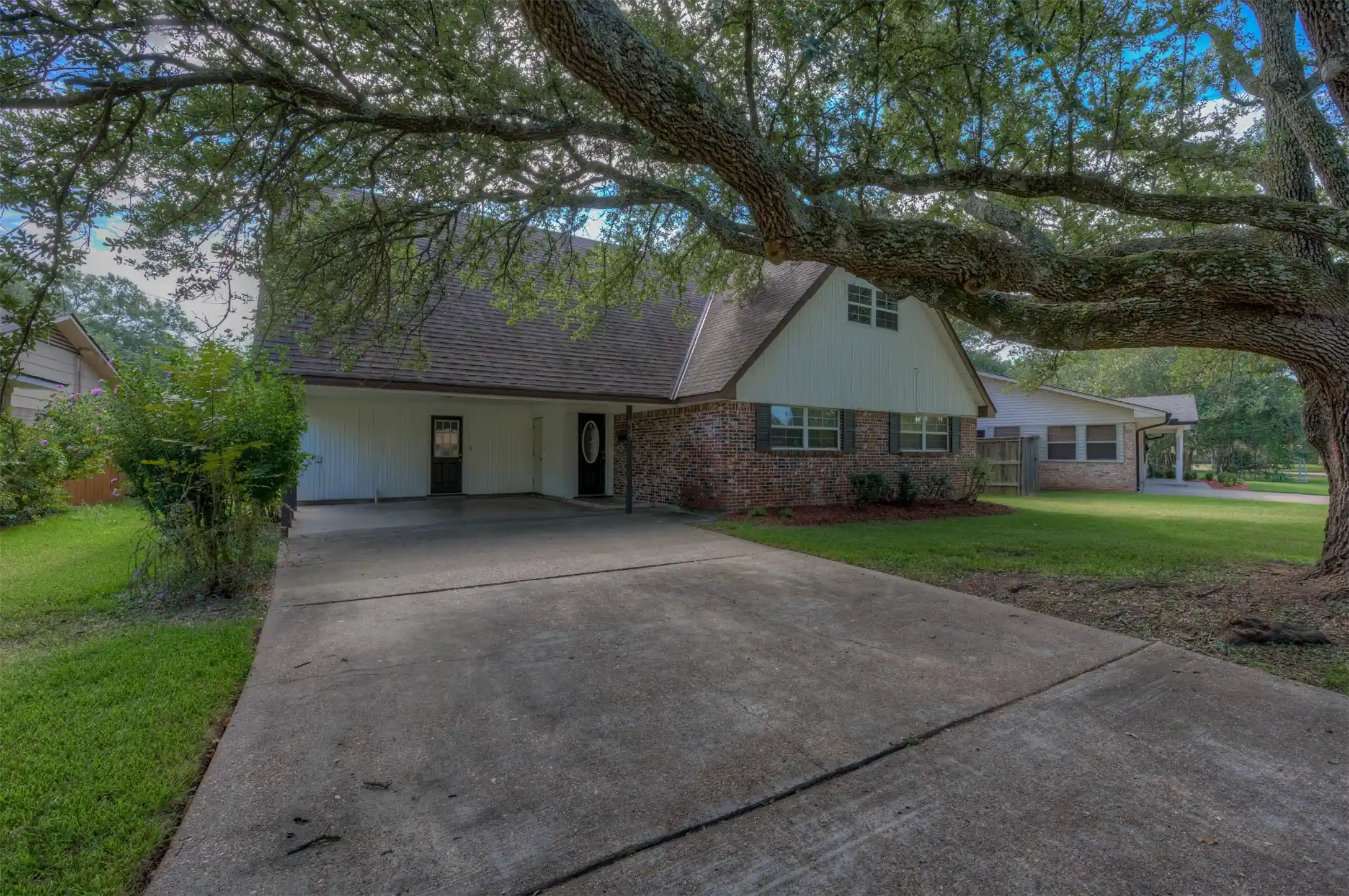 Photo 1 of Sale Pending at 6137 Verona Ln, Shreveport, LA 71105 | MLS# 21392127 | Listing updated on 2026-10-21