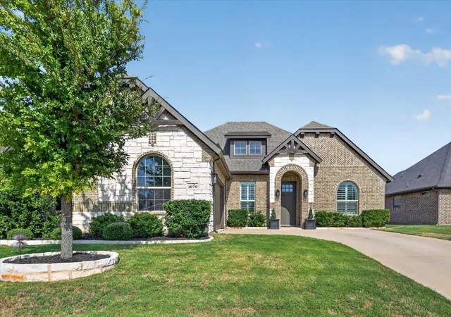 Photo 1 of Single family home for sale at 1070 Mickelson Dr, Granbury, TX 76048 | MLS# 21391838 | Listing updated on 2026-10-03