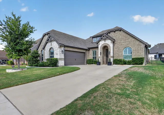 Photo 2 of Single family home for sale at 1070 Mickelson Dr, Granbury, TX 76048 | MLS# 21391838 | Listing updated on 2026-10-03
