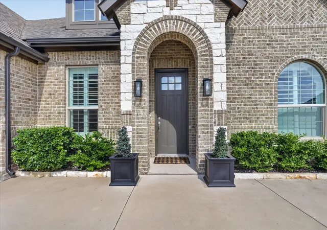 Photo 3 of Single family home for sale at 1070 Mickelson Dr, Granbury, TX 76048 | MLS# 21391838 | Listing updated on 2026-10-03