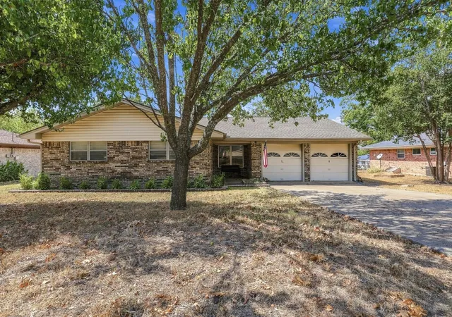 Photo 1 of Single family home for sale at 928 Maple St, Howe, TX 75459 | MLS# 21392480 | Listing updated on 2026-09-24