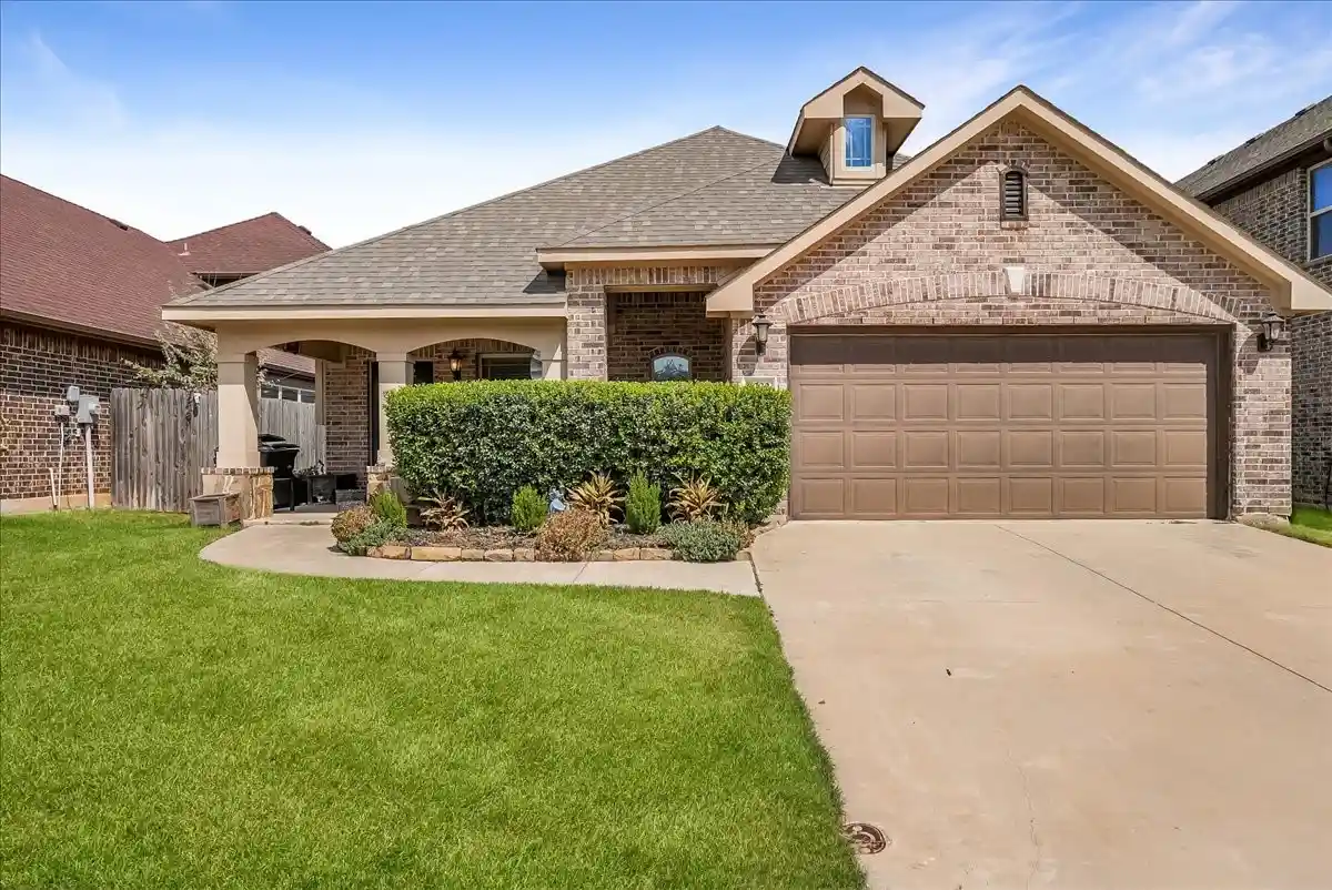 Photo 1 of Single family home for sale at 4332 Sweet Clover Ln, Crowley, TX 76036 | MLS# 21390639 | Listing updated on 2026-10-11