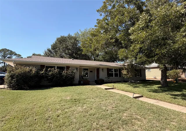 Photo 1 of Single family home for sale at 721 Hurstview Dr, Hurst, TX 76053 | MLS# 21391167 | Listing updated on 2026-10-09