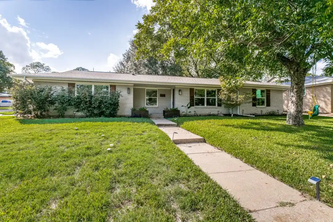 Photo 1 of Single family home for sale at 721 Hurstview Dr, Hurst, TX 76053 | MLS# 21391167 | Listing updated on 2026-10-18