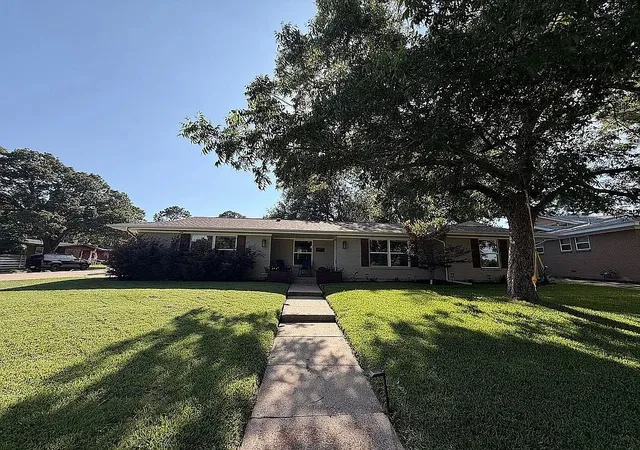 Photo 3 of Single family home for sale at 721 Hurstview Dr, Hurst, TX 76053 | MLS# 21391167 | Listing updated on 2026-10-09