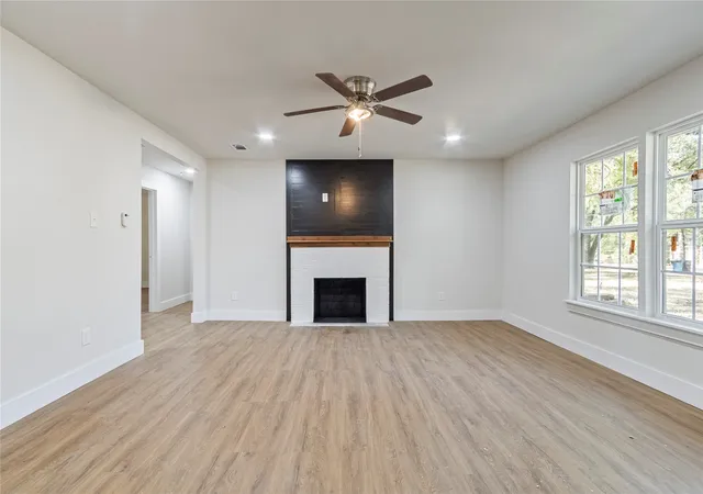 Photo 4 of Single family home for sale at 2029 Lynnhaven Rd, Fort Worth, TX 76103 | MLS# 21352489 | Listing updated on 2026-09-24